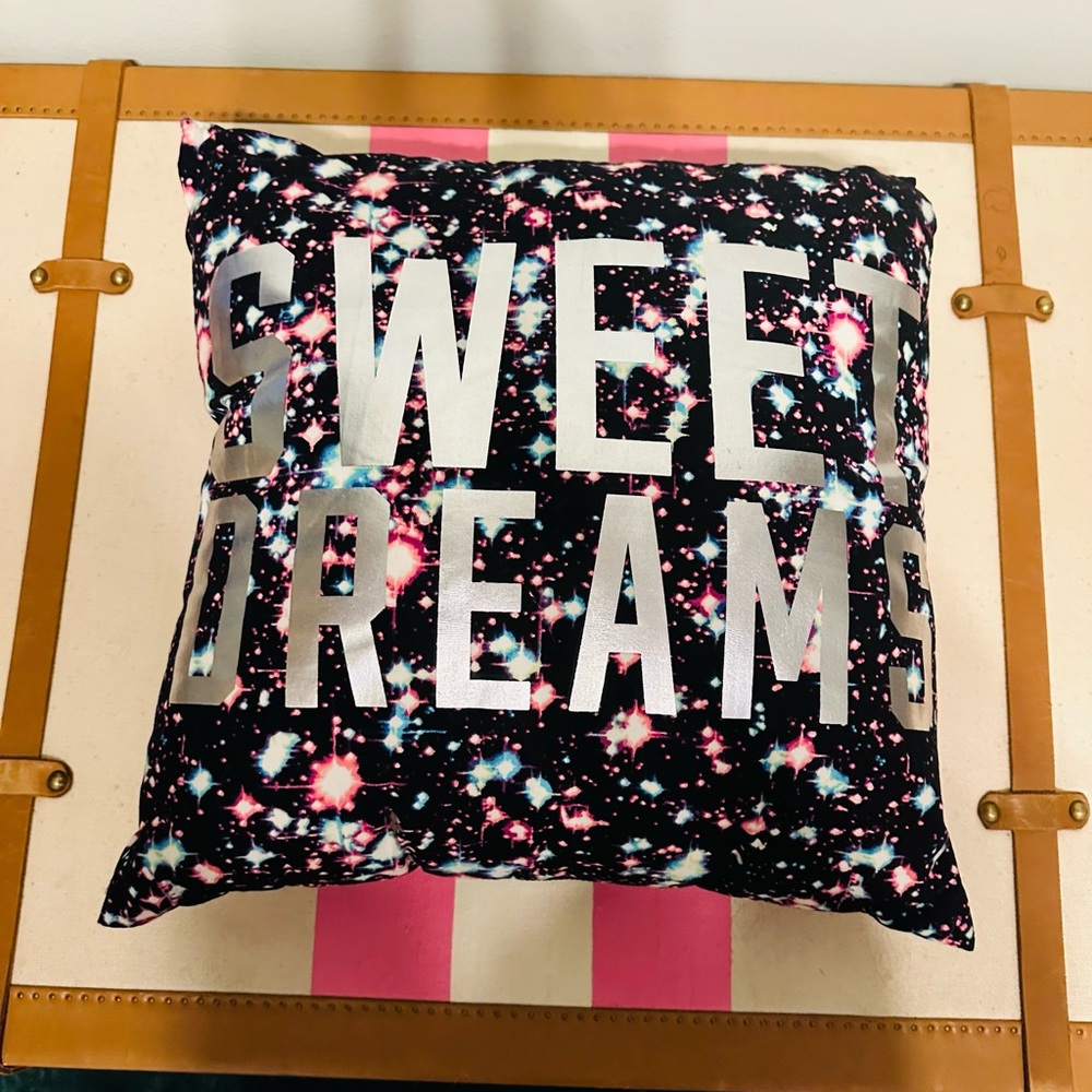 Galaxy body pillow and throw pillow - Picture 4 of 5